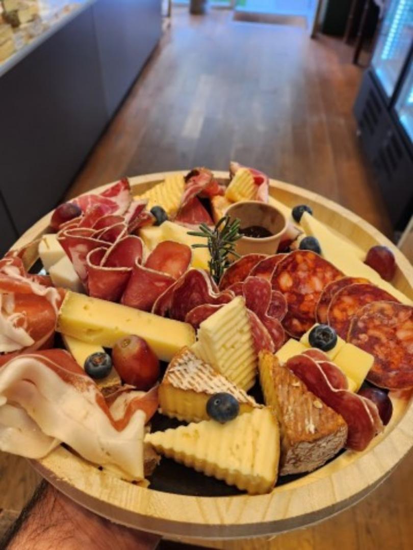 Comment organiser une soirée raclette mémorable pour vos proches ? Caen